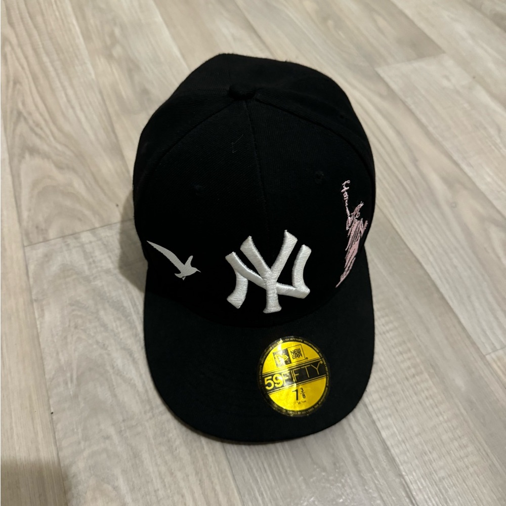 Yankee fitted hat